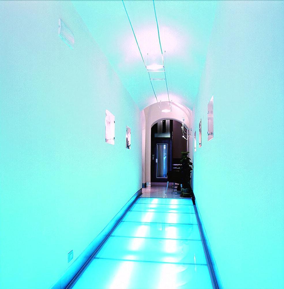 Mh Design Hotel Наполи Екстериор снимка