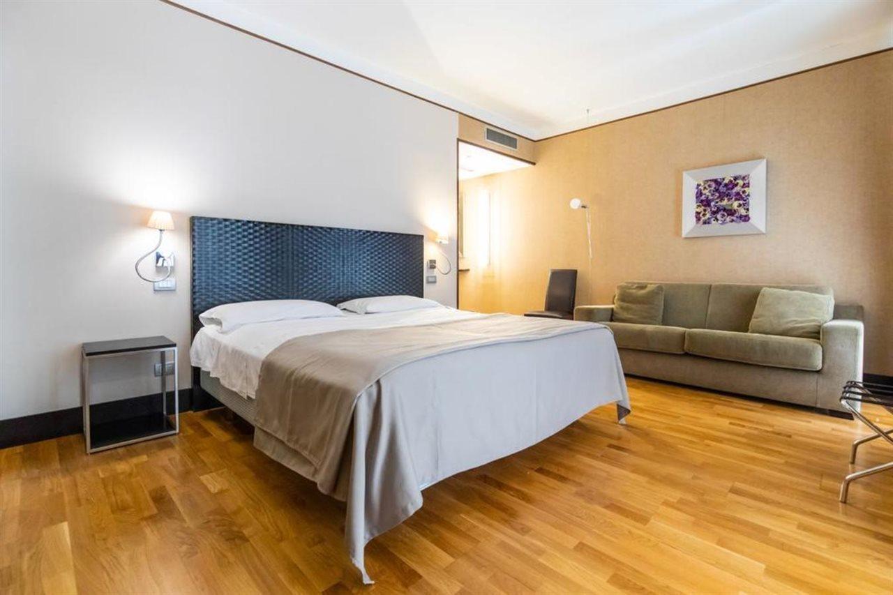 Mh Design Hotel Наполи Екстериор снимка
