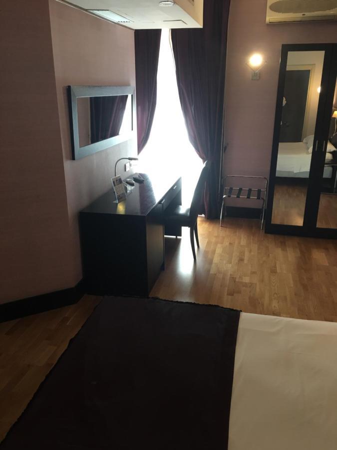Mh Design Hotel Наполи Екстериор снимка
