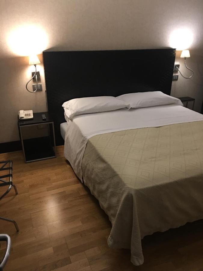 Mh Design Hotel Наполи Екстериор снимка