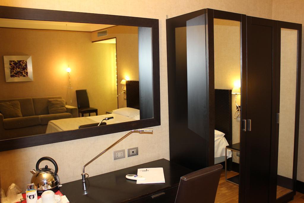 Mh Design Hotel Наполи Екстериор снимка