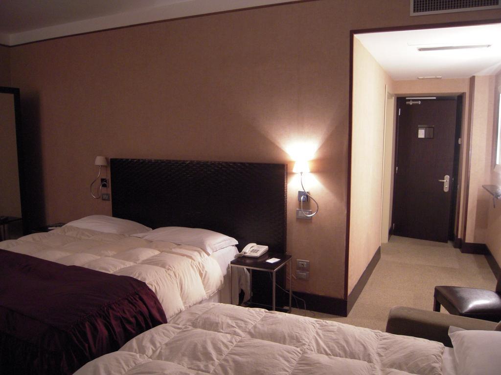 Mh Design Hotel Наполи Екстериор снимка