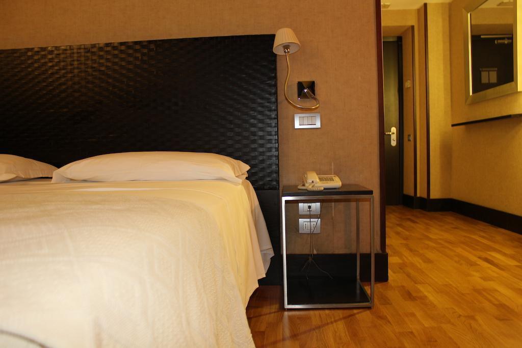 Mh Design Hotel Наполи Екстериор снимка