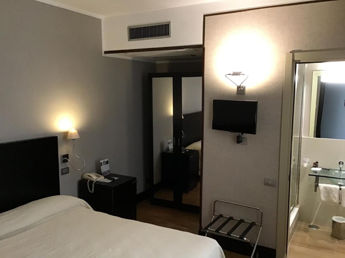 Mh Design Hotel Наполи Екстериор снимка
