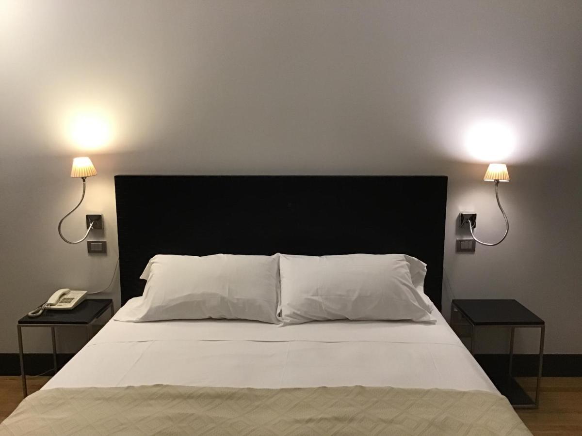 Mh Design Hotel Наполи Екстериор снимка