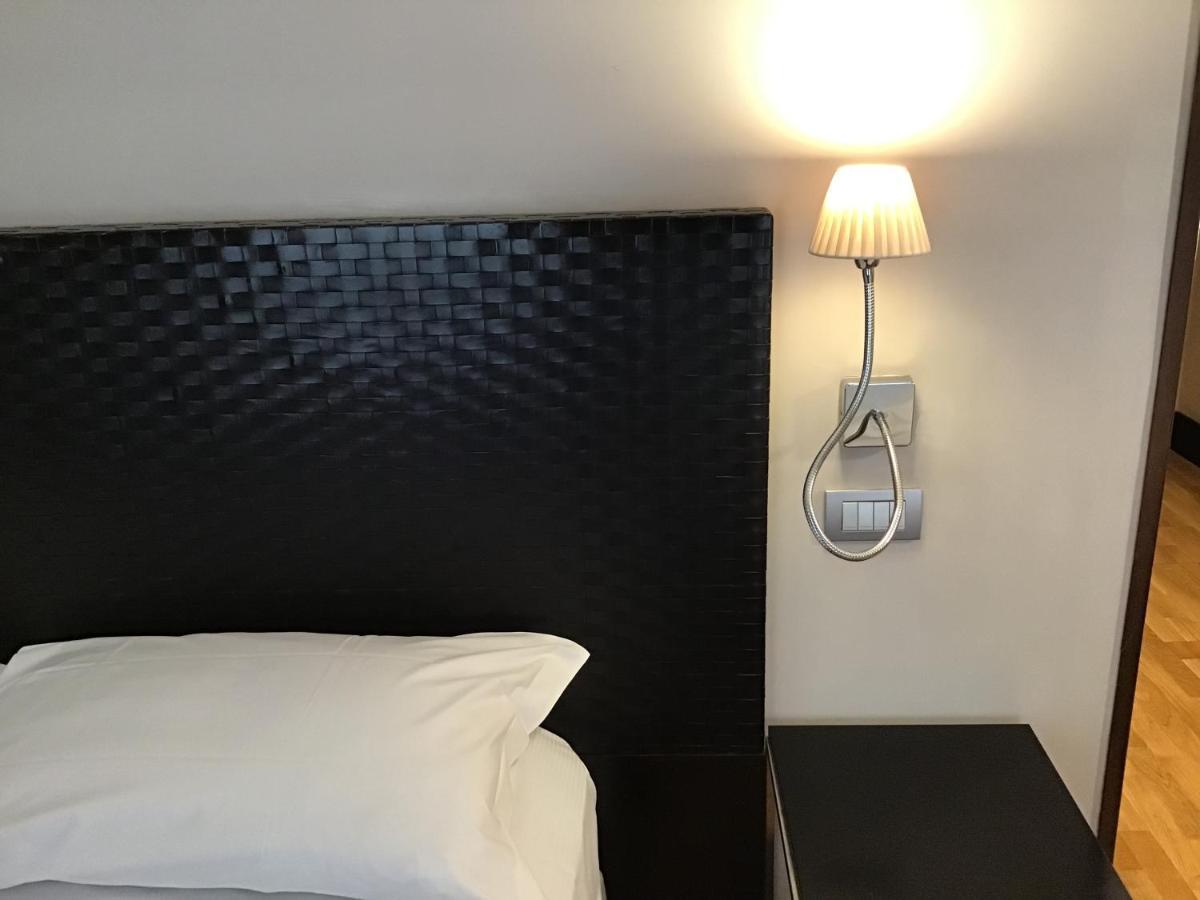 Mh Design Hotel Наполи Екстериор снимка