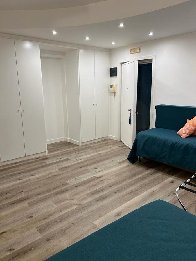 Mh Design Hotel Наполи Екстериор снимка