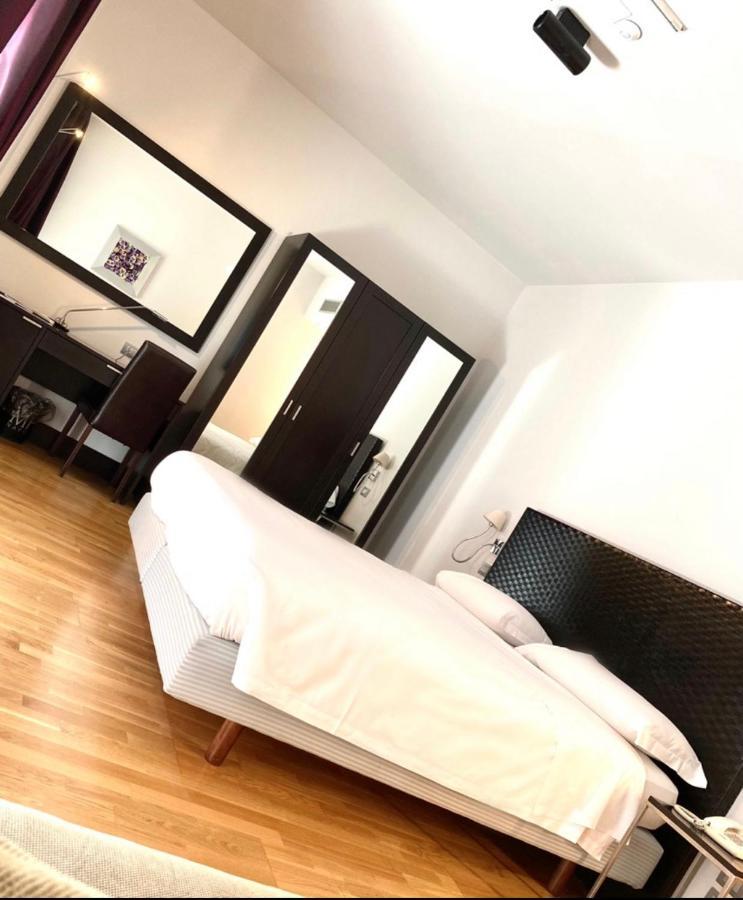Mh Design Hotel Наполи Екстериор снимка