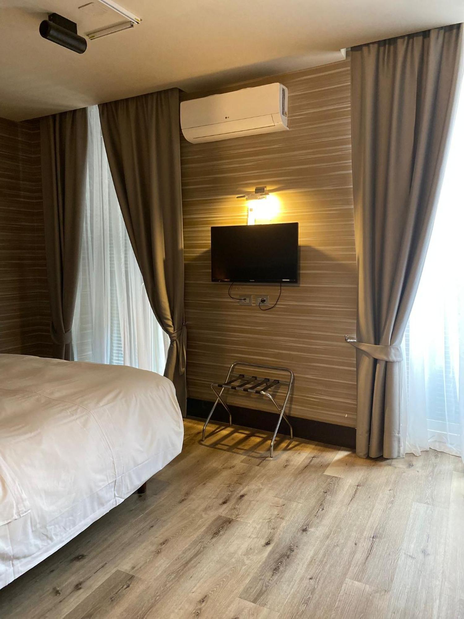 Mh Design Hotel Наполи Екстериор снимка