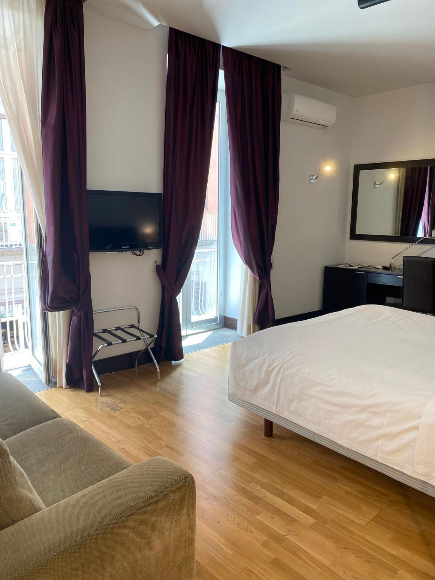 Mh Design Hotel Наполи Екстериор снимка