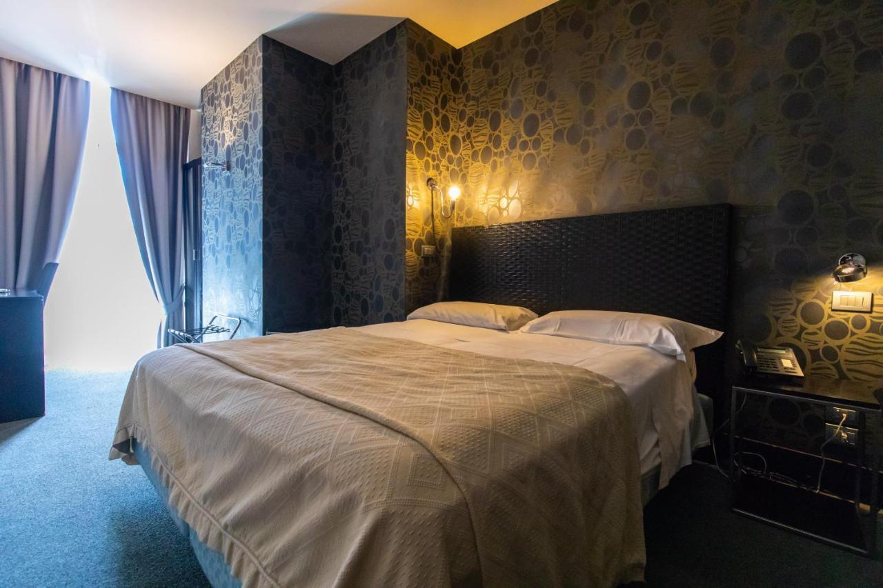 Mh Design Hotel Наполи Екстериор снимка